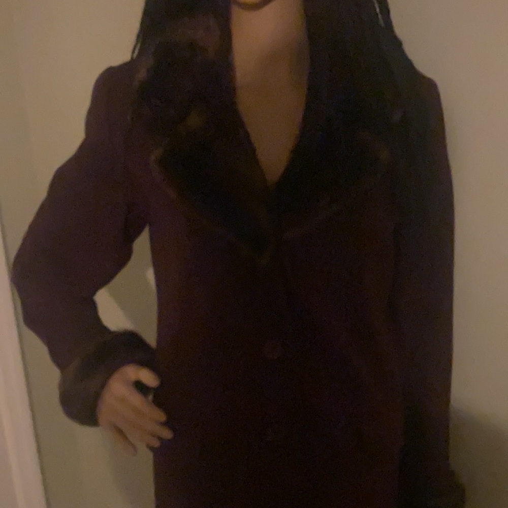 Two-piece skirt it’s faux fur collar